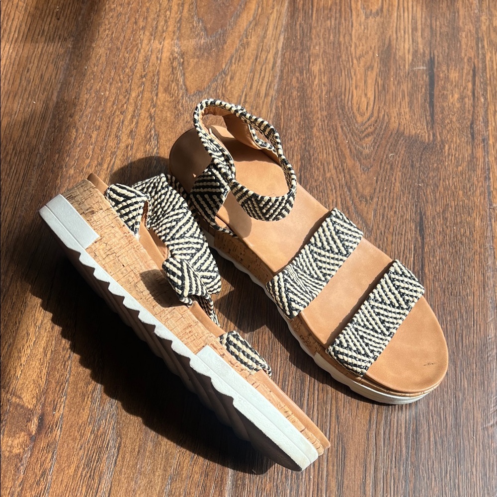 Catherine Malandrino Black and Tan Strappy Sandals